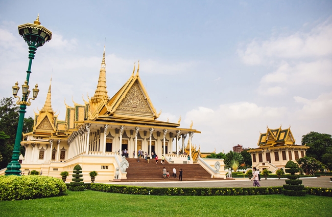 Mekong Navigator from Phnom Penh to Siem Reap 4 Days