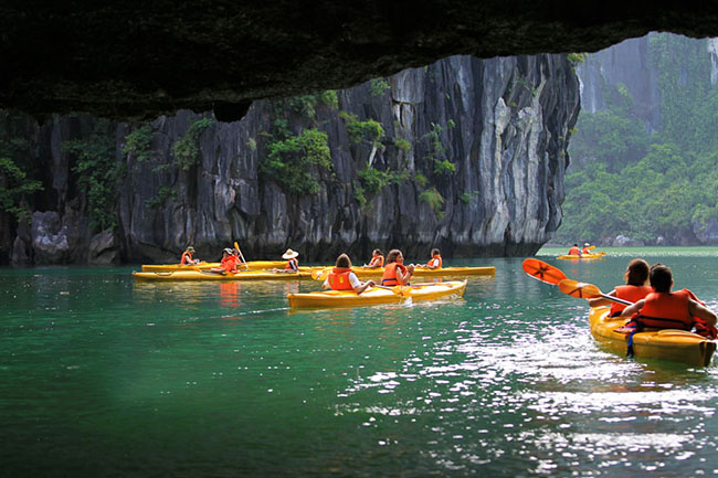 Kayak in Halong