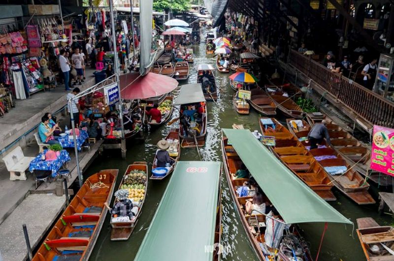 Damnoen Saduak floating market