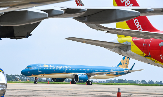 Vietnam allows international flights this month