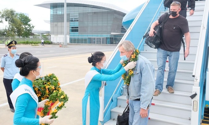 Vietnam welcomes first foreign tourists after two years of border closures
