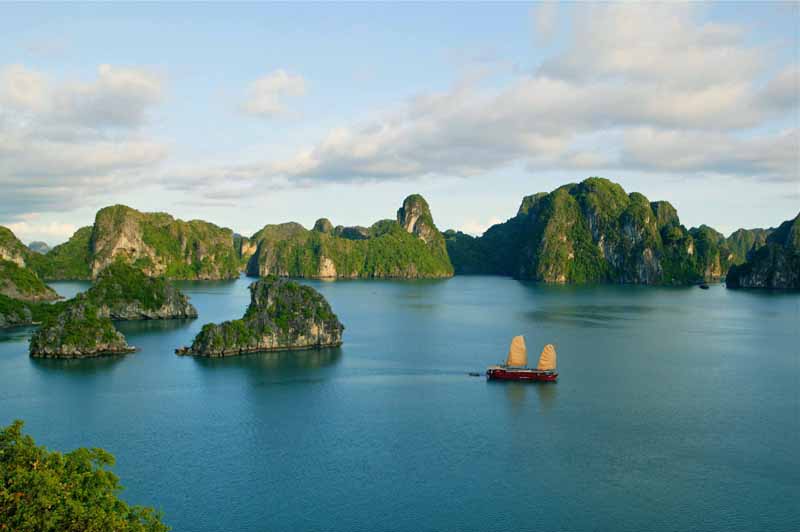 Ha Long Bay listed in top 10 friendly places to visit in Southeast Asia